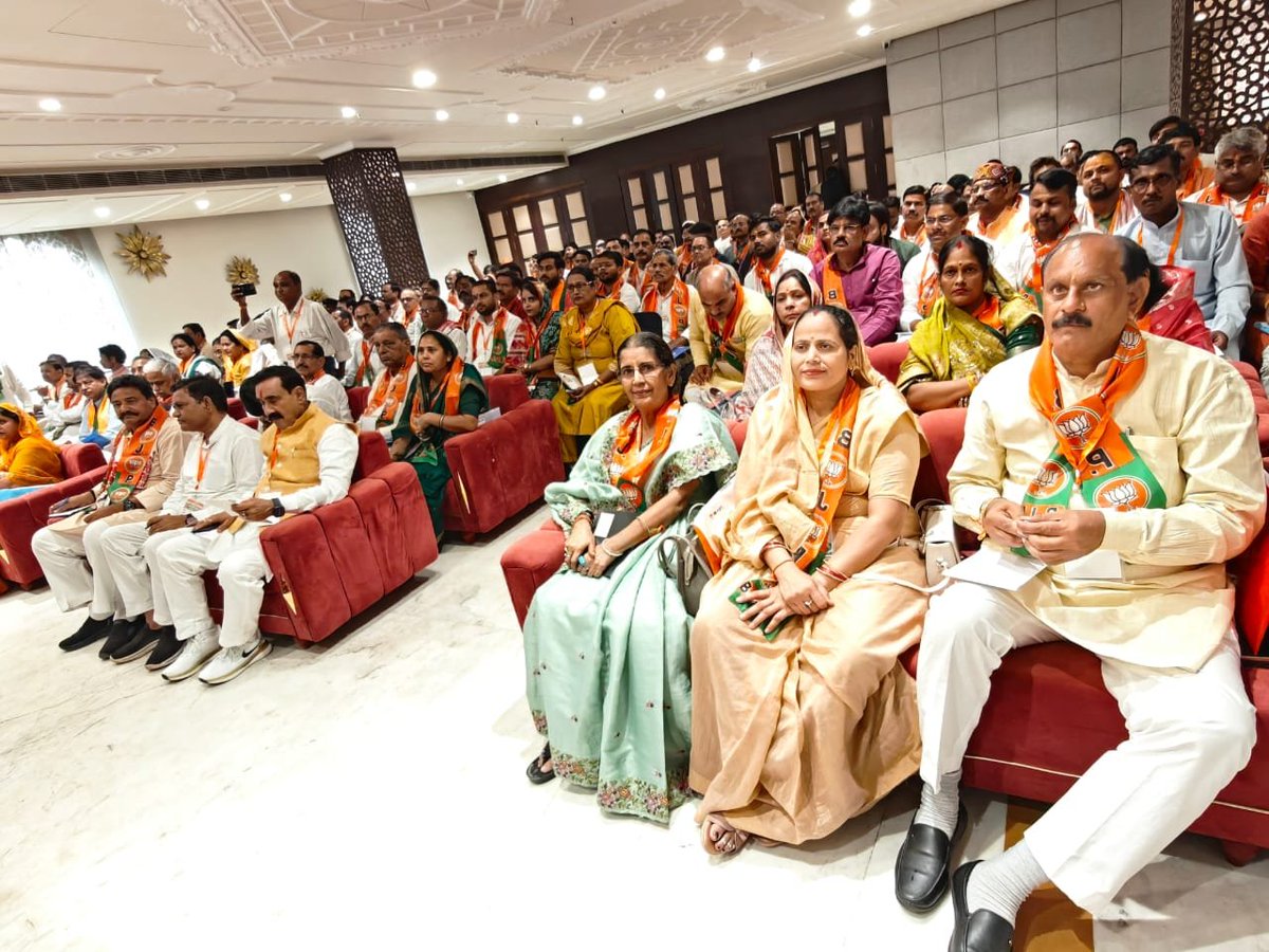 ajayjamwalbjp's tweet photo. आज मध्यप्रदेश के मुरैना में आयोजित चंबल संभाग की "सेवा संकल्प अभियान" की बैठक कर आगामी कार्ययोजना पर विस्तृत चर्चा किया।

#सेवा_संकल्प_अभियान
#SevaSankalpAbhiyan

@BJP4India 
@narendramodi 
@NitinNabin 
@blsanthosh https://t.co/AbP5QebqOt