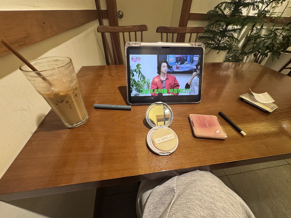 imshuhi's tweet photo. 한시간 화장 타임어택이요 https://t.co/7Fe1tMC5PC