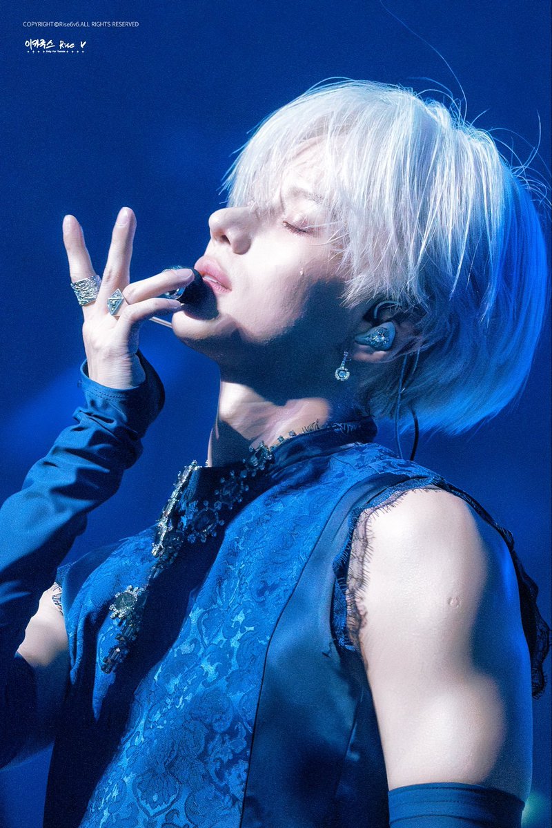 my__cheese's tweet photo. 아 팔토시(..) 낀거 개좋아서 미치겟음
팔근육 더 예뻐보이고 팔도 더 길어보이고 소매도 손등 위로 올라오는거 너무 좋고 그 위에 팔찌 한 것도 좋음;; https://t.co/9NJOnJc7VQ