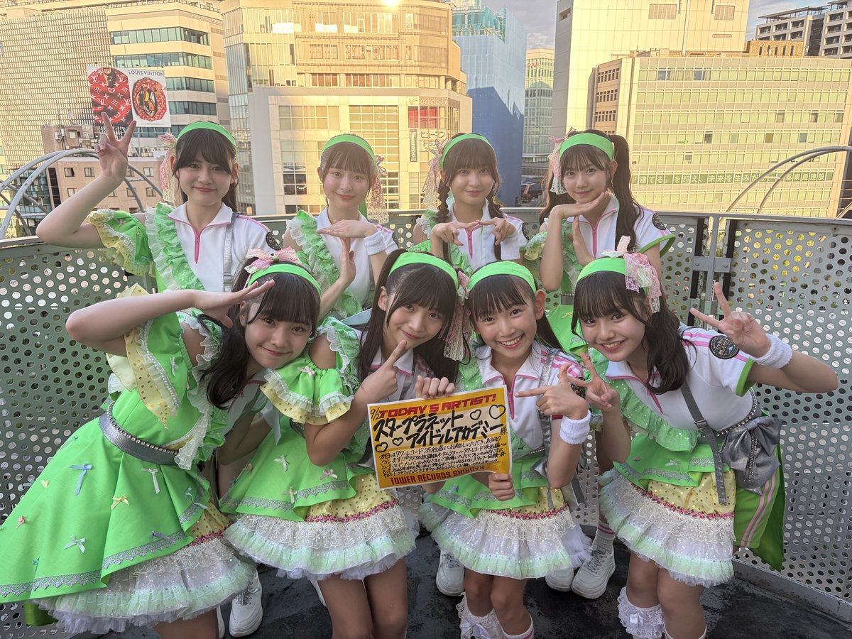 starpla_academy's tweet photo. ⋰
フリーライブ
『スタアカ🍂放課後オータムツアー』　
〜タワーレコード渋谷編〜
ありがとうございました💫
⋱

🎼 #スタアカ セトリ🎼
M1.冷凍みかん(2期生)
M2.青春Bicycle(全員)
M3.それは月曜日の9時��ように(1期生)
M4.DNA狂詩曲(1期生)
M5.追い風とストーリー(全員)
M6.永遠に中学生(全員) https://t.co/93wjSKDDje