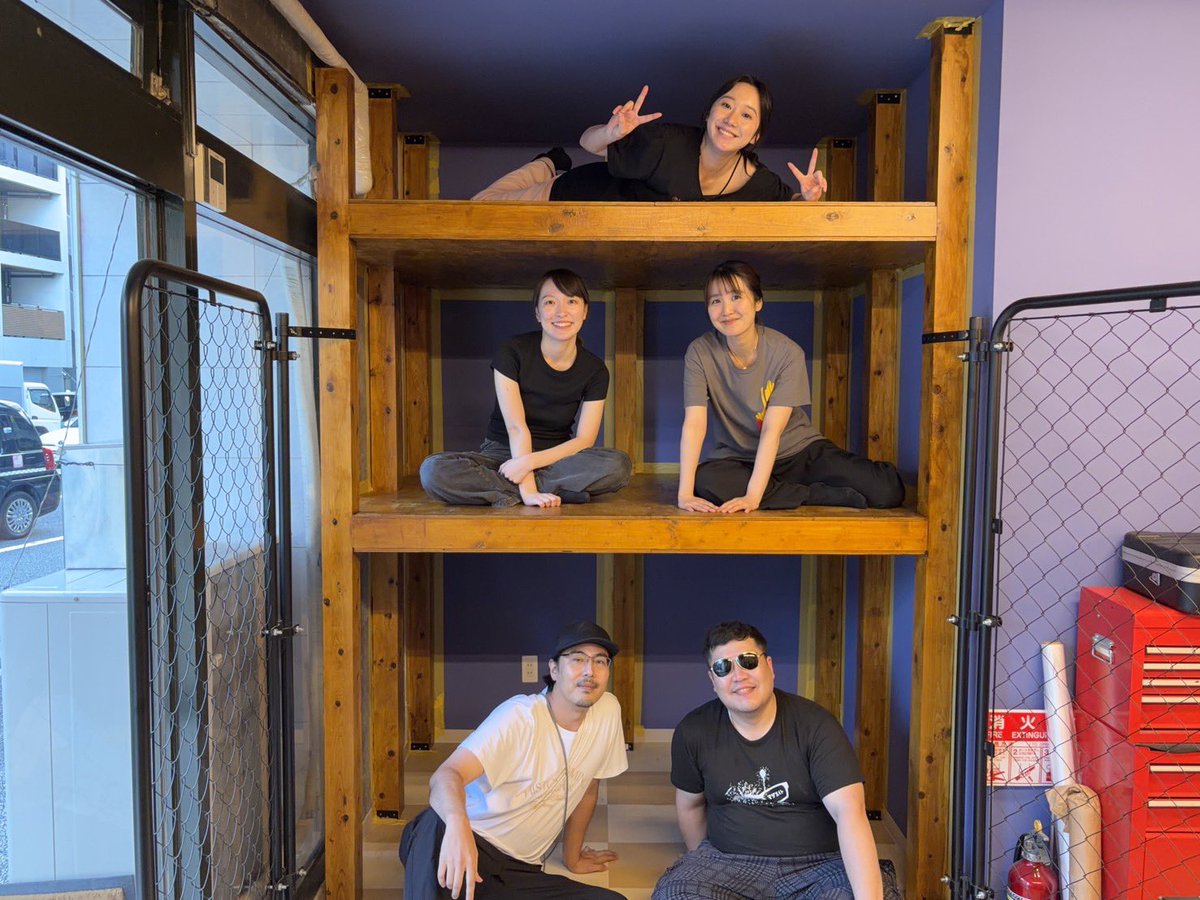 TipTap_Diary's tweet photo. 今日は劇団員でアトリエの棚を塗装しました！
皆んなのHOMEがまた一段、素敵空間になりました^^
byハラシン https://t.co/R6SVBTDsxE