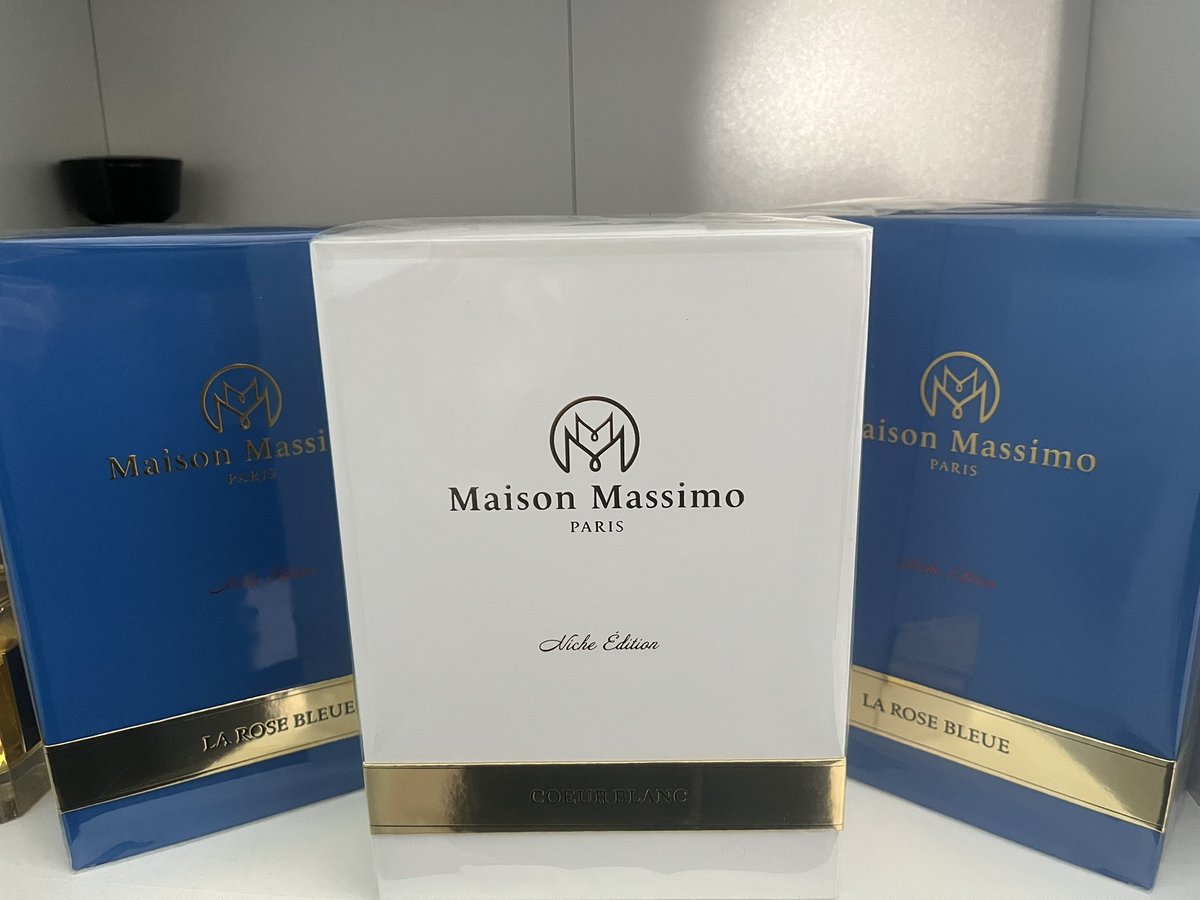 jiakslo's tweet photo. Dispo, prix 🎁

Cœur blanc &amp; La rose bleu - Maison Massimo 

Sous blister 

Les performances de ces parfums…😂

👻 Sc : le_labo22 https://t.co/L0p3XS0miv