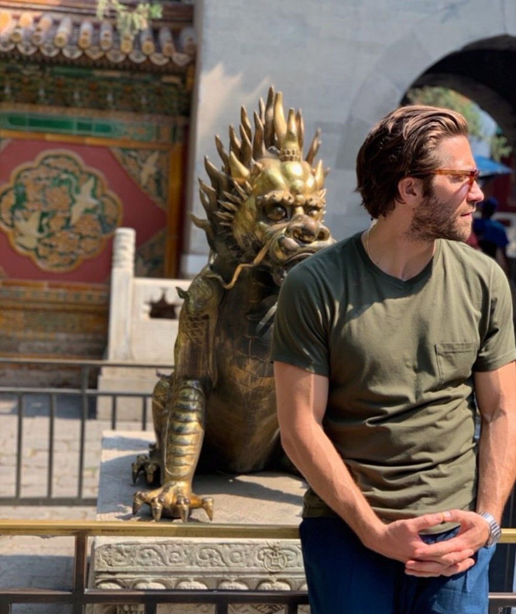 Joshthevamp's tweet photo. Jake Gyllenhaal visiting the Forbidden City in Beijing, China. 📸🖤🍂 https://t.co/fKld7Gpg0E