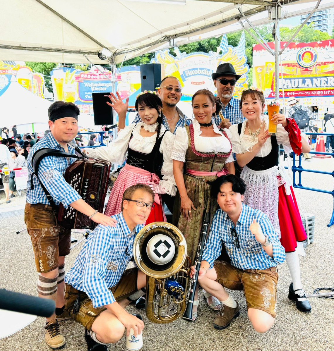 keikei_tanaka's tweet photo. #てんしばオクトーバーフェスト
#マリアアンドアルペンブアム
#ドイツビール
#ステージ
#最高の休日
#ドイツビール
今日はあやかちゃんも盛り上げてくれてますよ。
最終ステージは7時からです。 https://t.co/CDo9UpRLBn