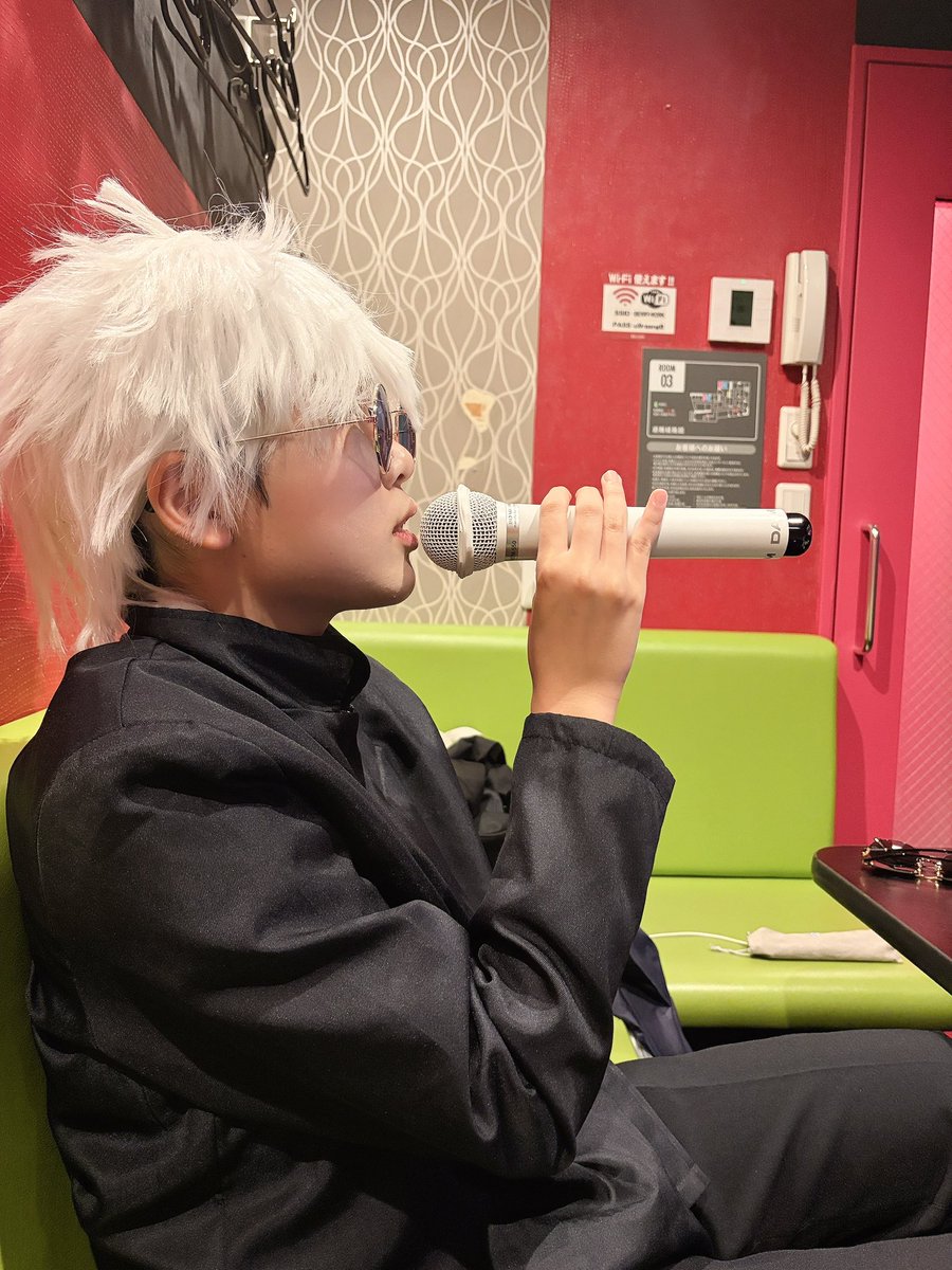 haru_8026's tweet photo. 五条先生とコスカラしてきた！
クロスオーバーすぎるけど楽しかったし五条先生めっちゃ歌上手かった！！
五条→ @K_cos2539 https://t.co/yVdLydL6ha