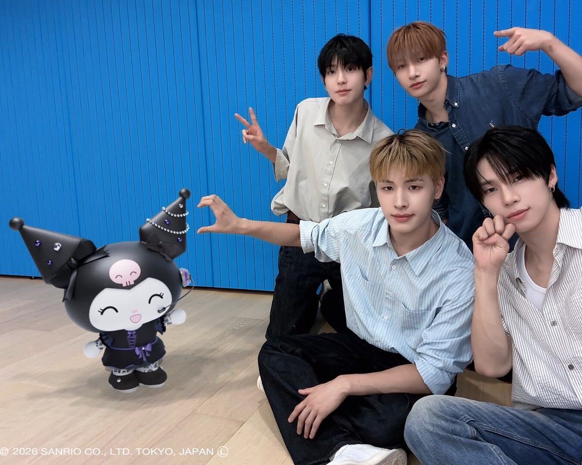 NEXZ_official's tweet photo. ─── ⋆⋅ ❤︎ ⋅⋆ ───
【Photo📸】
Photos with KUROMI (@kuromi_staff)
─── ⋆⋅ ❤︎ ⋅⋆ ───

Here are some photos from the first time we met KUROMI the other day☆

#artist_KUROMI #NEXZ
#TOMOYA #YU #HARU #SOGEON
#SEITA #HYUI #YUKI https://t.co/bb49pMQfpB