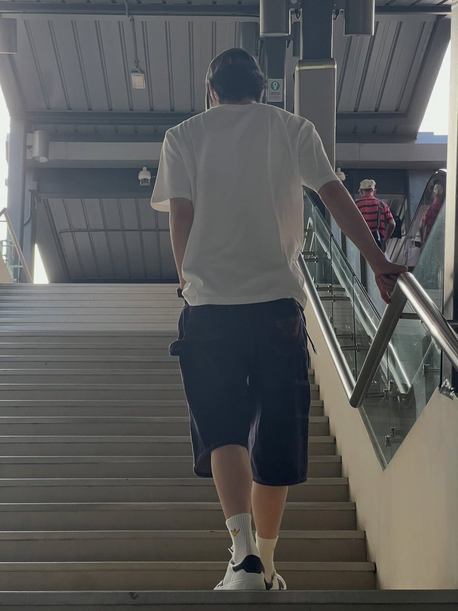 kunsparks's tweet photo. thank you hendery may ig story na naman ako pang clout https://t.co/hVBquhiQAE