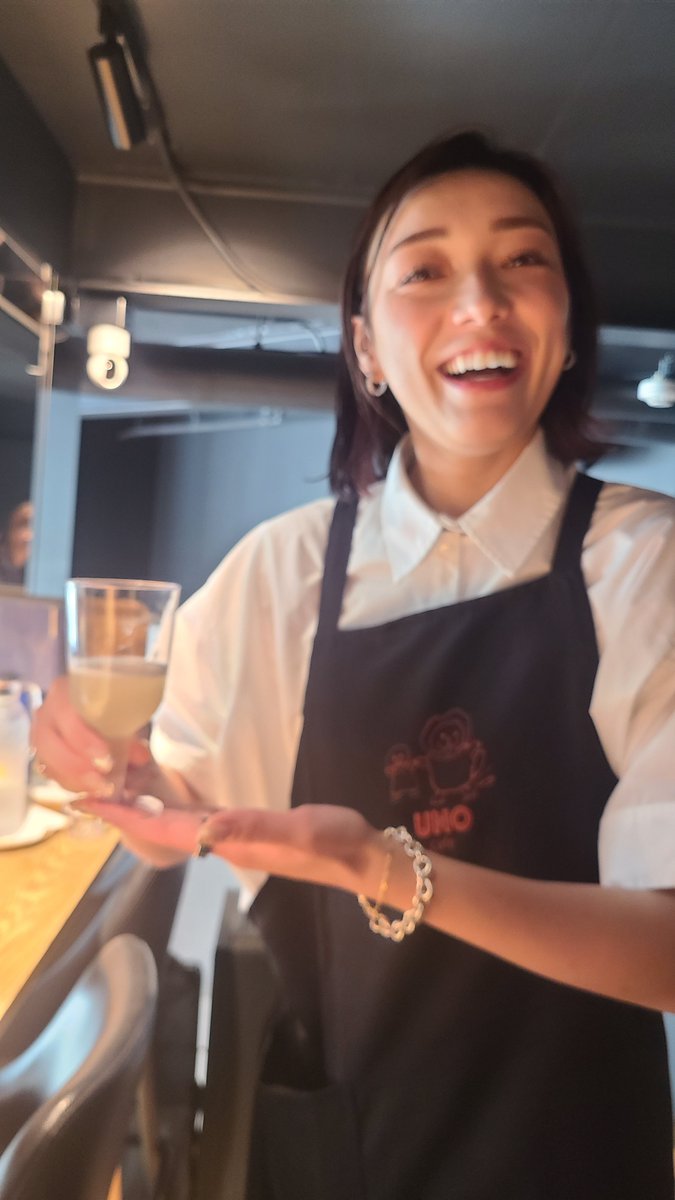 Osho_Juken's tweet photo. UNOcafeイベントで本郷理華さんと楽しくお話しました
サインと言えば色紙と思った人は少数派でしたが、名古屋駅で買ったマジックが10人分？活躍して良かったです
ママさん樹くんスタッフの皆様ご丁寧なおもてなし美味しいお料理ありがとうございました✨

【IceBrave裏話】
・女子部屋も真凜ちゃんやメイクさん達と盛り上がっていた
・当日のMCタイム有無は昌磨くんから直前に伝えられた
・来年の日程は私も知らない