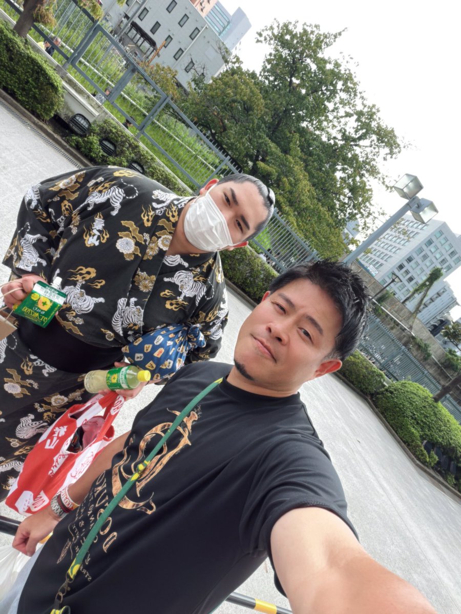shin3shingo's tweet photo. 二子山部屋力士のみなさんと
#二子山部屋 https://t.co/ISIYxTiqm8