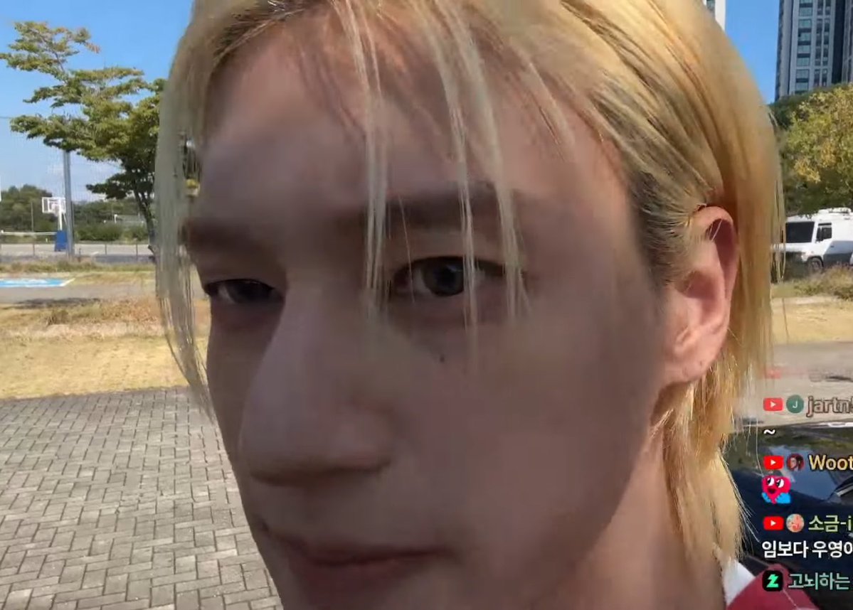awanderau's tweet photo. "kak di hp nya ada roblox ngga" https://t.co/RsoXdBUjW1
