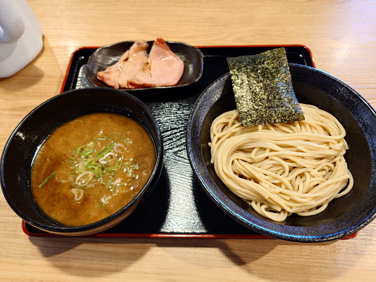 KamoneSoccer's tweet photo. 麺屋隆志

魚介鶏豚骨つけ麺

つけ麺がうますぎて他のも食べたいけどいつもこれになる https://t.co/XEr5jWJRhg
