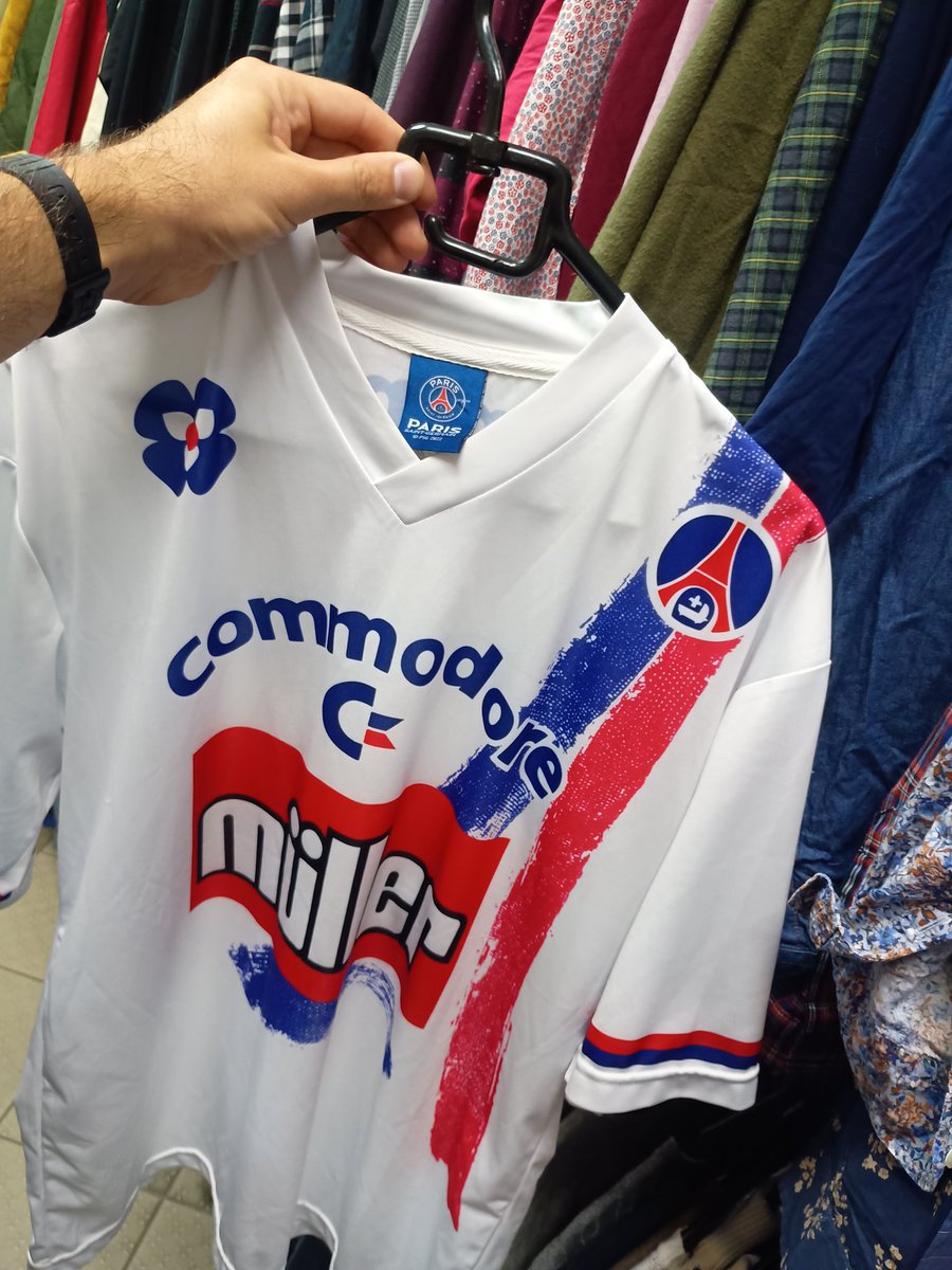 RemikBlog's tweet photo. Oficjalna @PSG_inside 🇨🇵
retro commodore zawsze piękne ⌨️💻
16 PLN 🤝 
@StadionoweLumpy https://t.co/6StnqXNLZT