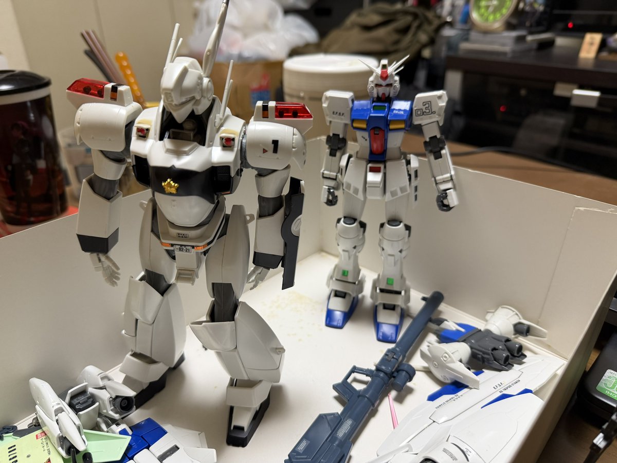 mekazan's tweet photo. 実家に帰った（敬老のお祝い）ついでに、懐かしいプラモ箱があったので持ち帰って、中開いたら懐かしいもんが出てきました|(￣3￣)|
今度、リフレッシュしましょうかね（╹◡╹） https://t.co/ax4DvU6uLe