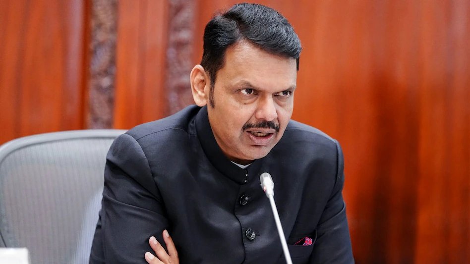 aajtak's tweet photo. महाराष्ट्र में सूखे का संकट... शनिवार से पहले जारी होगी अधिसूचना, CM देवेंद्र फडणवीस का बड़ा ऐलान 

मुख्यमंत्री देवेंद्र फडणवीस ने कहा कि महाराष्ट्र में सूखे को लेकर पहली अधिसूचना शनिवार से पहले जारी होगी. मक्का, कपास और कोकण में धान की फसल को नुकसान हुआ है. बुधवार से पंचनामे शुरू होंगे. पानी और चारे की व्यवस्था पर जोर दिया जा रहा है.

पूरी ख़बर: https://t.co/kAxFytRAkK

#Maharashtra #DroughtCrisis #DevendraFadnavis #MaharashtraNews | @ritvick_ab