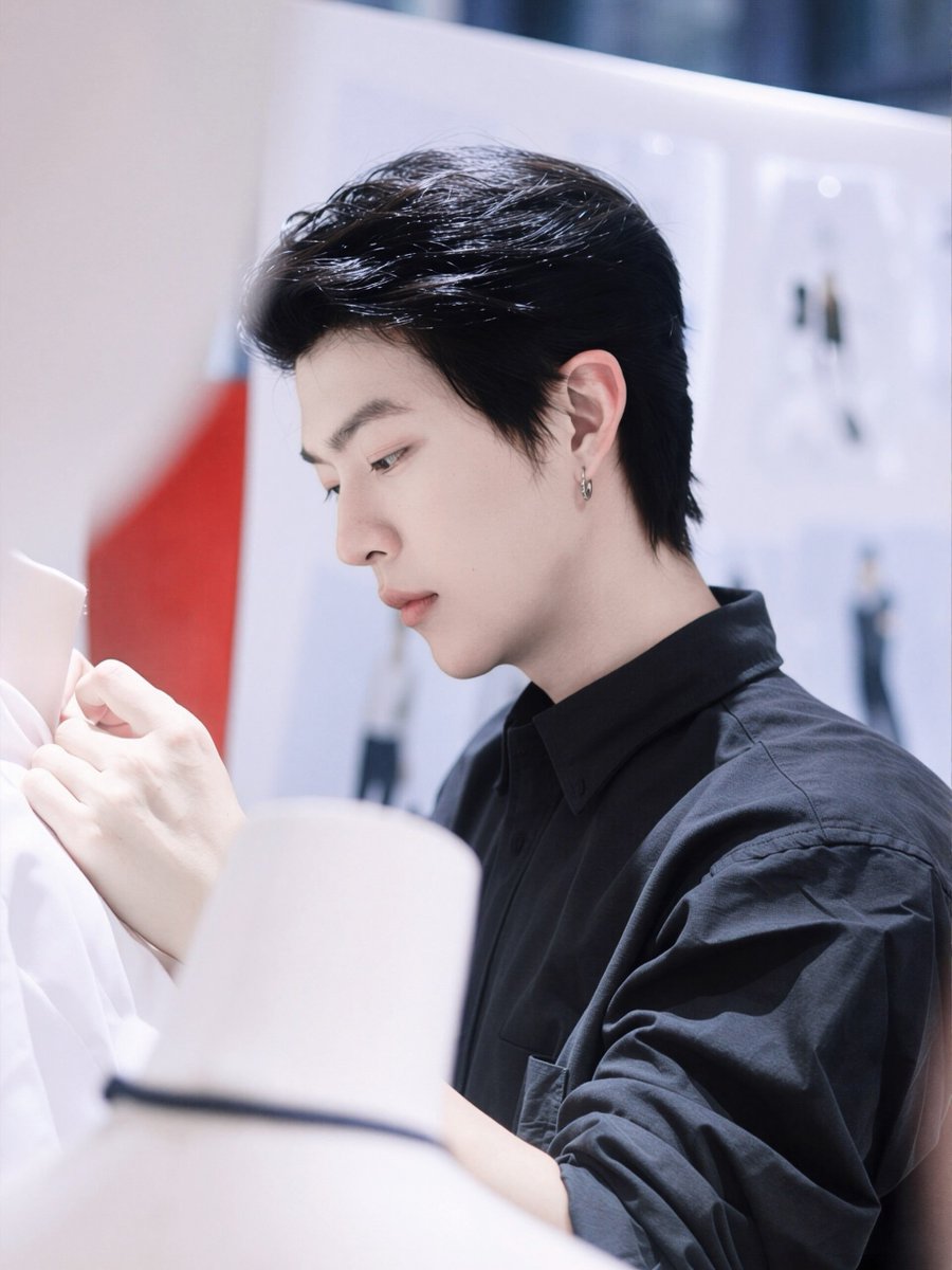 azure_kyryll's tweet photo. #wangjinghan IG update
21-9-2026

"💼" https://t.co/H556VHGNwO