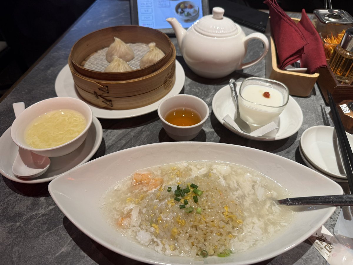 sing_8888's tweet photo. ワーポで小籠包！炒飯うまでした🙏 https://t.co/3ZpEjddFTW