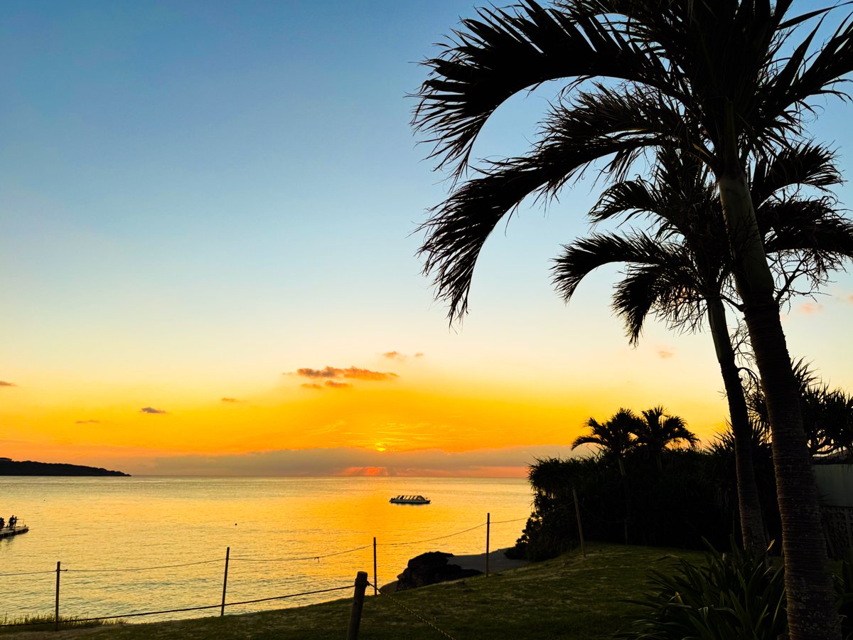 junei_ohsako's tweet photo. ［沖縄・宮古島］
宮古島の夕暮れ
まもなくコンサート開演です！ https://t.co/hACzl2pDco