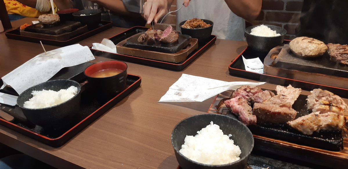 Perorutyan's tweet photo. 名駅に出来た肉米行ってきた〜
やはり美味いね！ https://t.co/PAb0b7yrNo