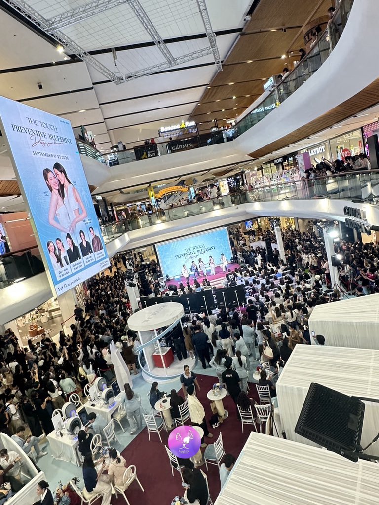LingOrm_BH's tweet photo. คนเยอะมากกกกกกกกกกก
นี่ขนาดยังไม่เลิกงานกันนะคะ🥹

LO THE TOUCH BLUEPRINT 
#TheTouchBluePrintxLingOrm
#หลิงออม
#LingOrm https://t.co/cDBjOf6jwQ