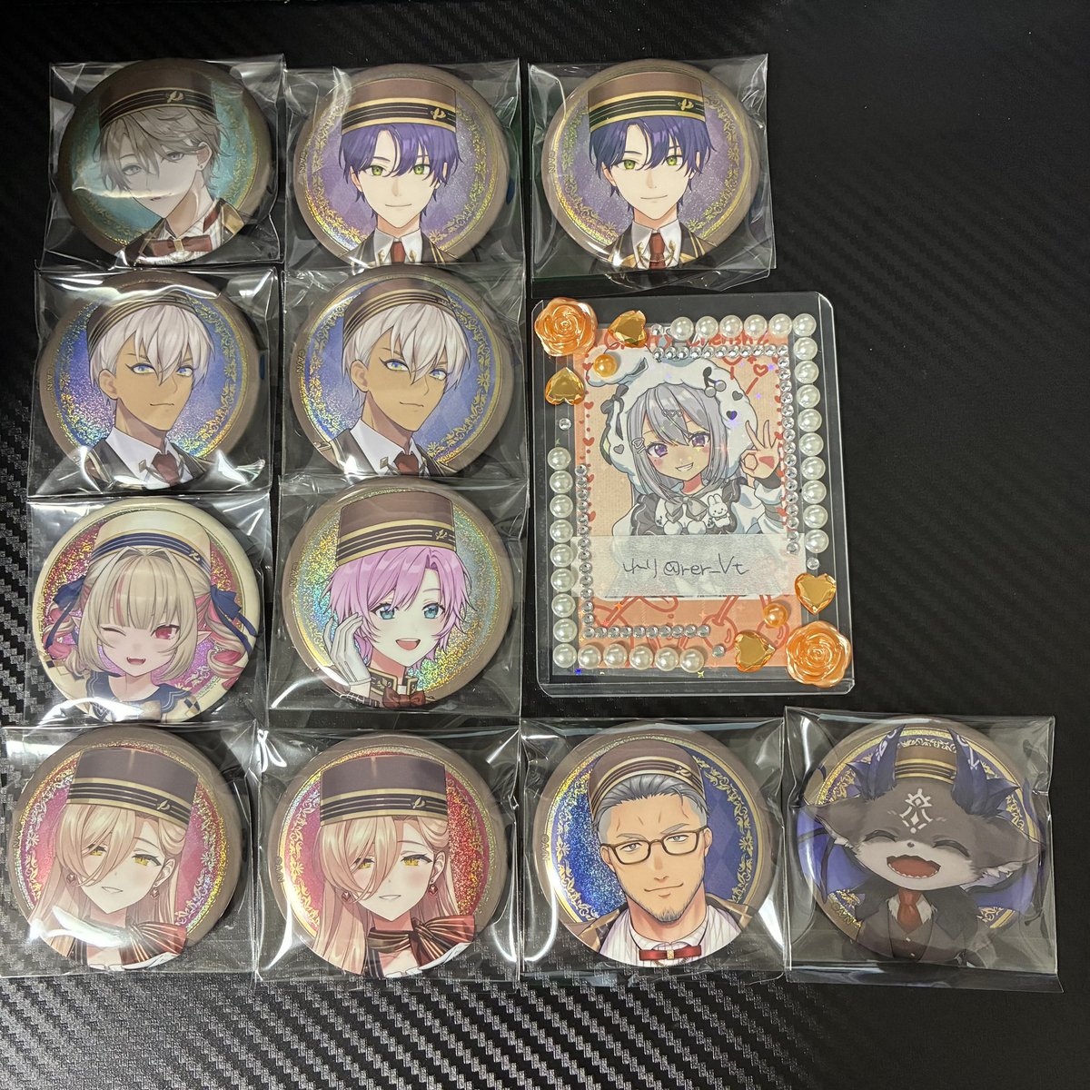 rer__Vt's tweet photo. 【交換】 にじさんじ 缶バッジビスケット 3 4

譲）画像1
求）画像2

郵送(2点～)or名古屋周辺手渡し https://t.co/i1F98FUq3q