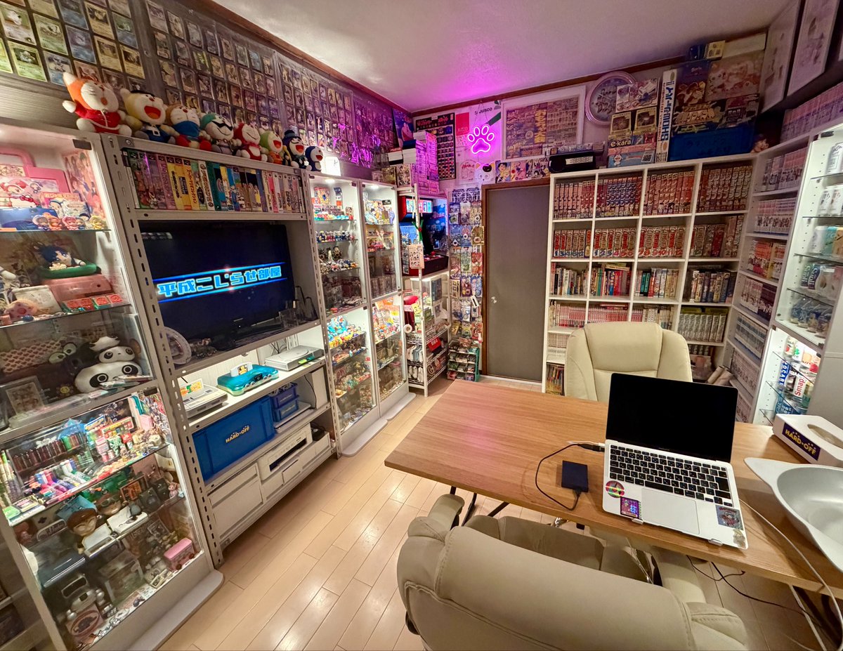 heisei_kojirase's tweet photo. リビングVS仕事部屋 https://t.co/pBfhriyyLv