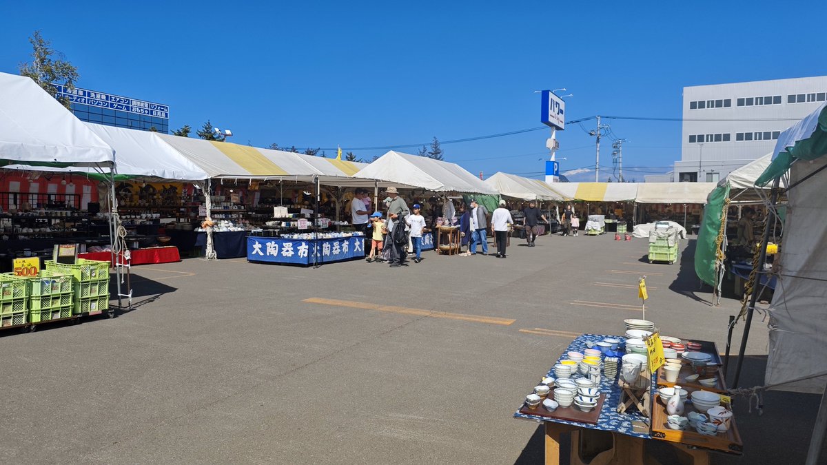 altvan01's tweet photo. 今日は嫁が行きたがってた骨董市へ。ちなみに自分の興味は−500くらい。
その後は蜜芋パフェを食って、晩飯は鳥のコンフィとローストポークを作った！
けど鳥のコンフィは柔らかくなりすぎて皿に乗せようとしただけで崩れた😢
今日は家族サービス頑張ったw https://t.co/kgmb2BXAKi