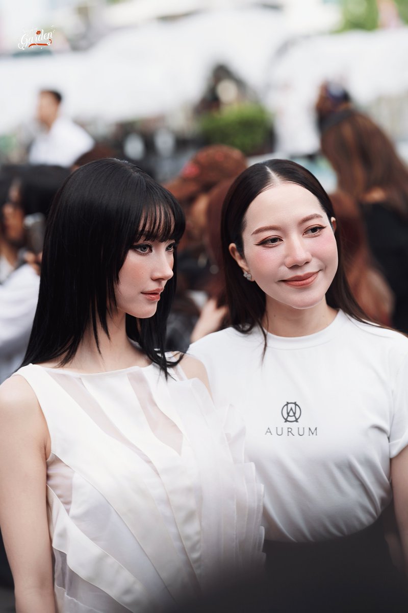 SapphicGardenTH's tweet photo. “จิงจิง - ปริยพิชญ์” ร่วมงานแถลงข่าว “ELLE Fashion Week 2026”

JINGJING PROUDLY TO EFW2026
#EFW26xJingjingYu #jingjingyu 
#ELLEFashionWeek2026 
#EFW26ATICONSIAM
#SeeYouAtTheTent https://t.co/c4NEIKN4XJ