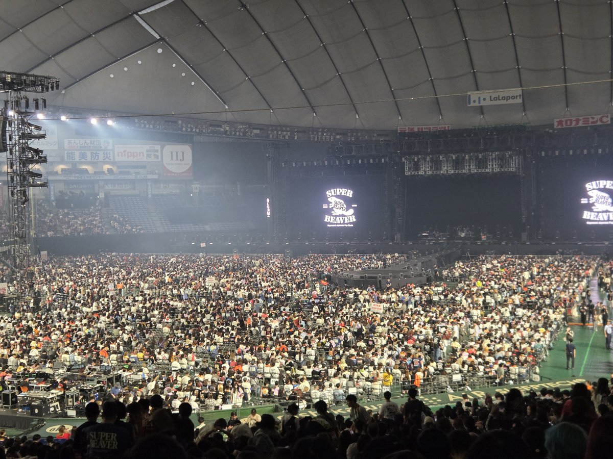 hase_skyward's tweet photo. シルバーウイークにドームで公演できるすごさ！そして埋まってる。 https://t.co/hN7Is1gCSe