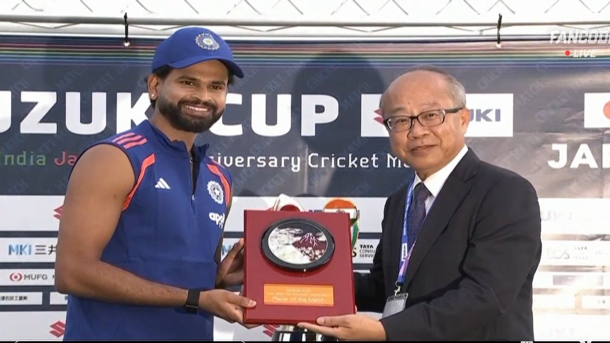 Shebas_10dulkar's tweet photo. Most P.O.M Awards in T20I
(by Indian Captain)

7 - Rohit Sharma 
4 - Suryakumar Yadav 
3 - Virat Kohli 
1 - Suresh Raina 
1 - Jasprit Bumrah 
1 - 𝗦𝗵𝗿𝗲𝘆𝗮𝘀 𝗜𝘆𝗲𝗿*

Shreyas Won P.O.M Award for Scoring 16 (12) 👏 https://t.co/CPYtfCJP6f