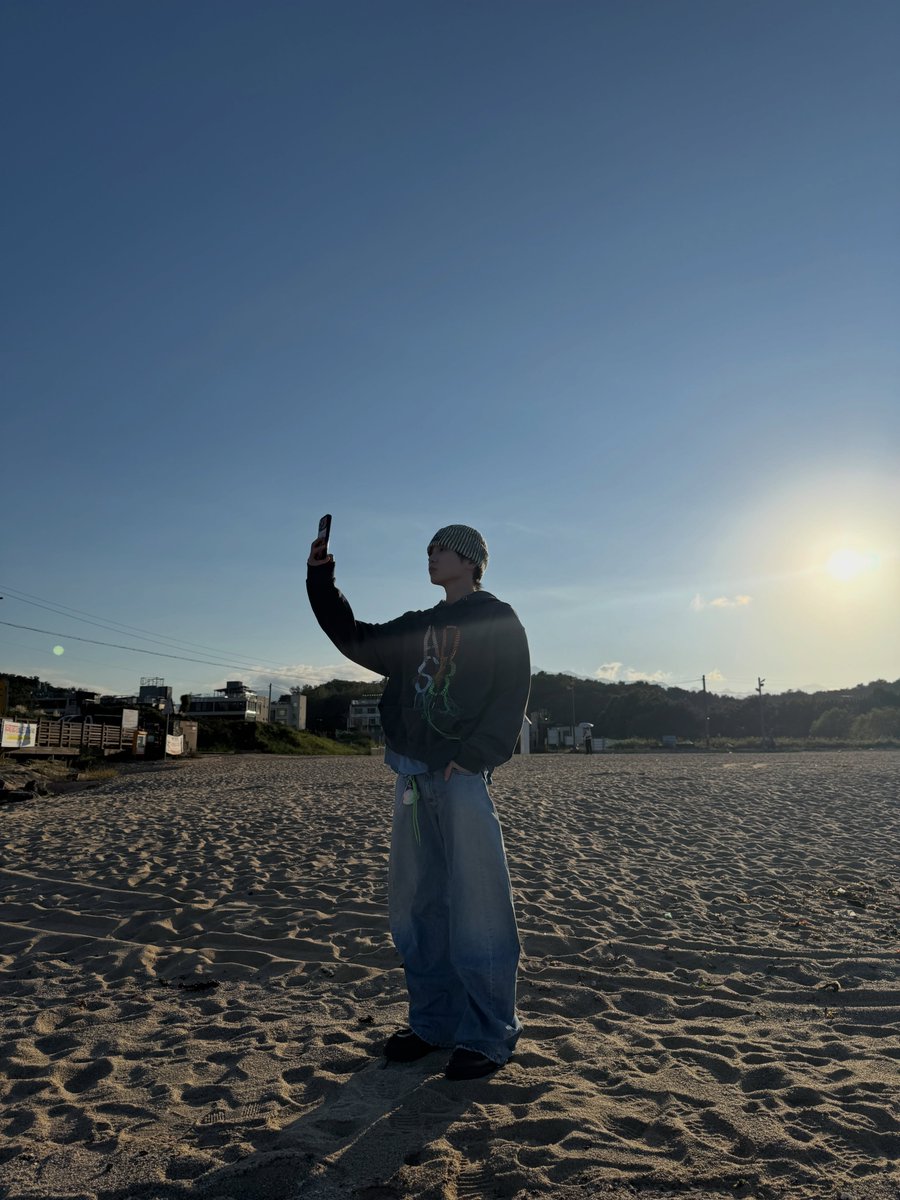 latamshinee's tweet photo. [ACTUALIZACIÓN 📸]

🔺️ Nueva publicación de Instagram de KEY, junto a TAEMIN, MINHO y Kany ❤️ 

- KEY compartió nuevas fotos en Instagram, incluyendo momentos de su viaje a la playa y una hermosa foto junto a TAEMIN, MINHO y Kany durante el segundo día del concierto <LIMINAL> de Taemin en Seúl 💎

🎧 Para acompañar la publicación, KEY eligió “Easy Loving You”, una de las nuevas canciones de TAEMIN 🥹💙

#KEY #키 #SHINee #샤이니 #MINHO #민호 #TAEMIN #태민 #KANY
@Taemin_Xoalsox @SHINee