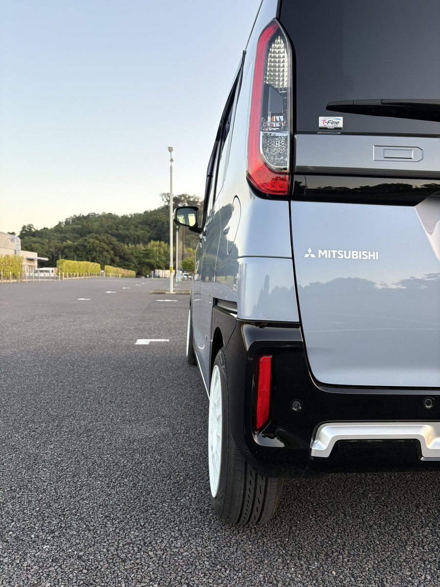 passawooo's tweet photo. 嫁号に悪戯しました
エンケイ RC-T5 15×6.5 ET35
BS REGNO GR-XIII 165/55
部屋に落ちてたキャンバーボルト
Fハンドパワーワイドフェンダー
、、これからフェンダーモールを注文しようと思います https://t.co/iBXEExY8TV