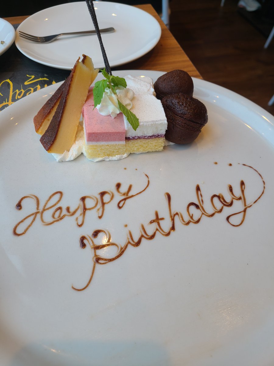 TayTYAn9's tweet photo. そういえば、誕生日でした(9/19) https://t.co/wFJqjvznSg