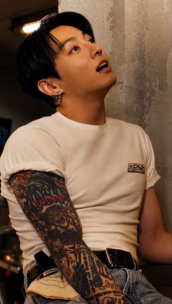 jungkookversex's tweet photo. the sleeve tattoo 😭📸 https://t.co/c8GdbGOMD8