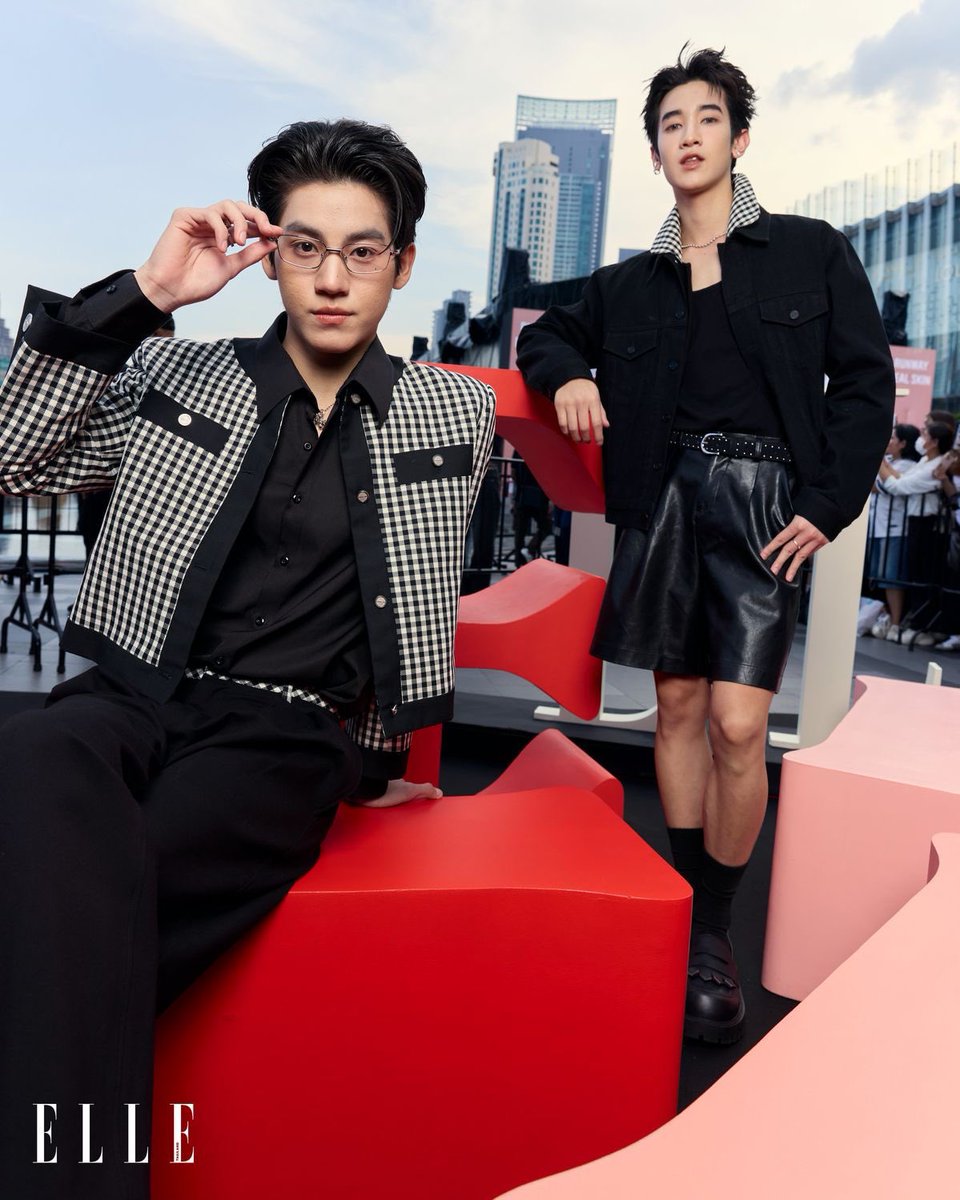 esttowesties's tweet photo. 2025                                               2026           
🖤💣🌑♠️                                🍬💖🌸💓
⛓️🎱💀⬛                                🍧🌈🍭🎀
💀🕸️♠️🖤                                🌷🌸💞🦄

MONDPRO ELLE PRESSCON 2026

#ELLEFashionWeek2026 #AlmondProgress https://t.co/YE4KVznGpS