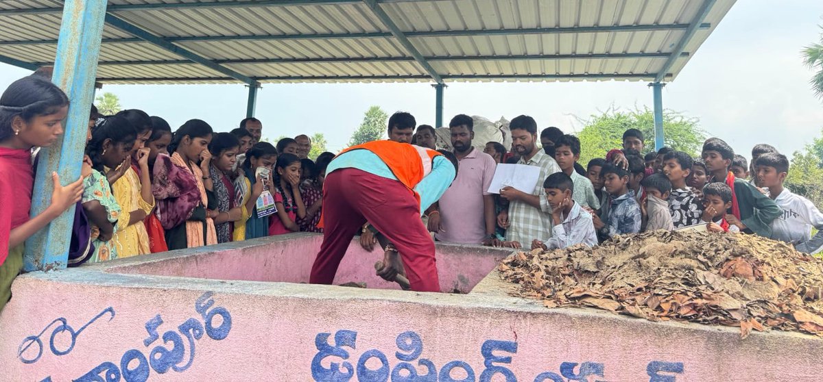 sbmmedak's tweet photo. #SBMG #JJM #SWMRules2026  #swachbharath @MoRD_GoI @TSSBMG @SwachhBharatGov @SwachhBharat @MoHUA_India @MoJSDDWS   Segregation shed visited PS explaining 4 way segregation and Sarpanch, members 6th to 10th students in the part of 'SHS' at Rampur, Nizampet mdl of Medak Dist. https://t.co/IcnYfEVSzi