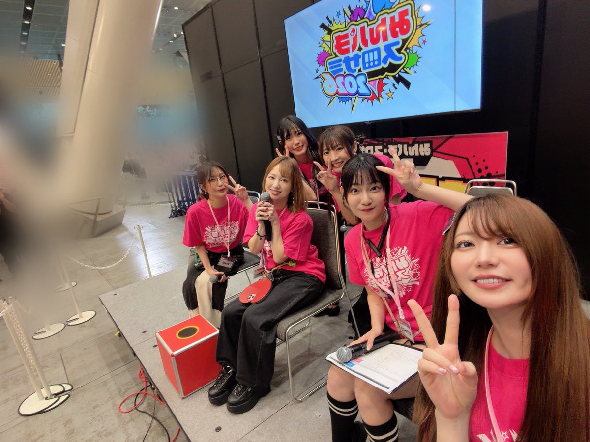 hirayaman2's tweet photo. みんパチスロサミ2026終わりましたー！歌謡祭のコーナーで牙狼を歌ったんやけど終わった後に木村さんが歌上手かったと褒めてくださってとても嬉しかったです🥰コミュ障なので写真はりおちゃんがくれたやつしかないんやけどみんな優しいのでたくさんお話ししてくれました🙌来てくださったみなさま、配信をみてくださったみなさまありがとうございました🙇‍♀️
