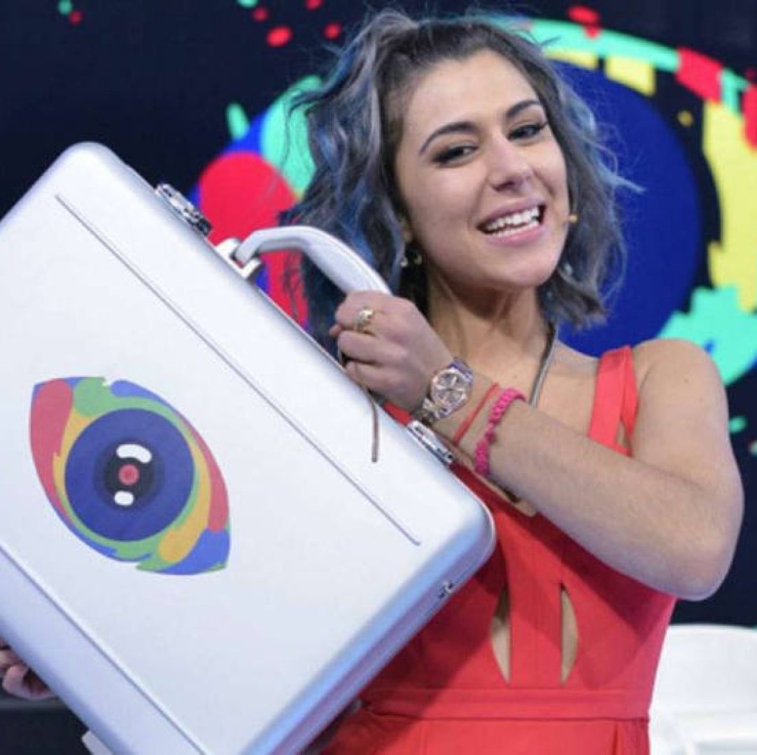 lcdlfPolls's tweet photo. En Gran Hermano España 17 Naranjita fue expulsada y luego regresada a la casa para GANAR EL PRIMER LUGAR 🥇 

Suerte Mariana ❤️
#LaCasaDeLosFamososMéxico
#lacasadelosfamososmx #LCDLFMX https://t.co/84adDFsv8y