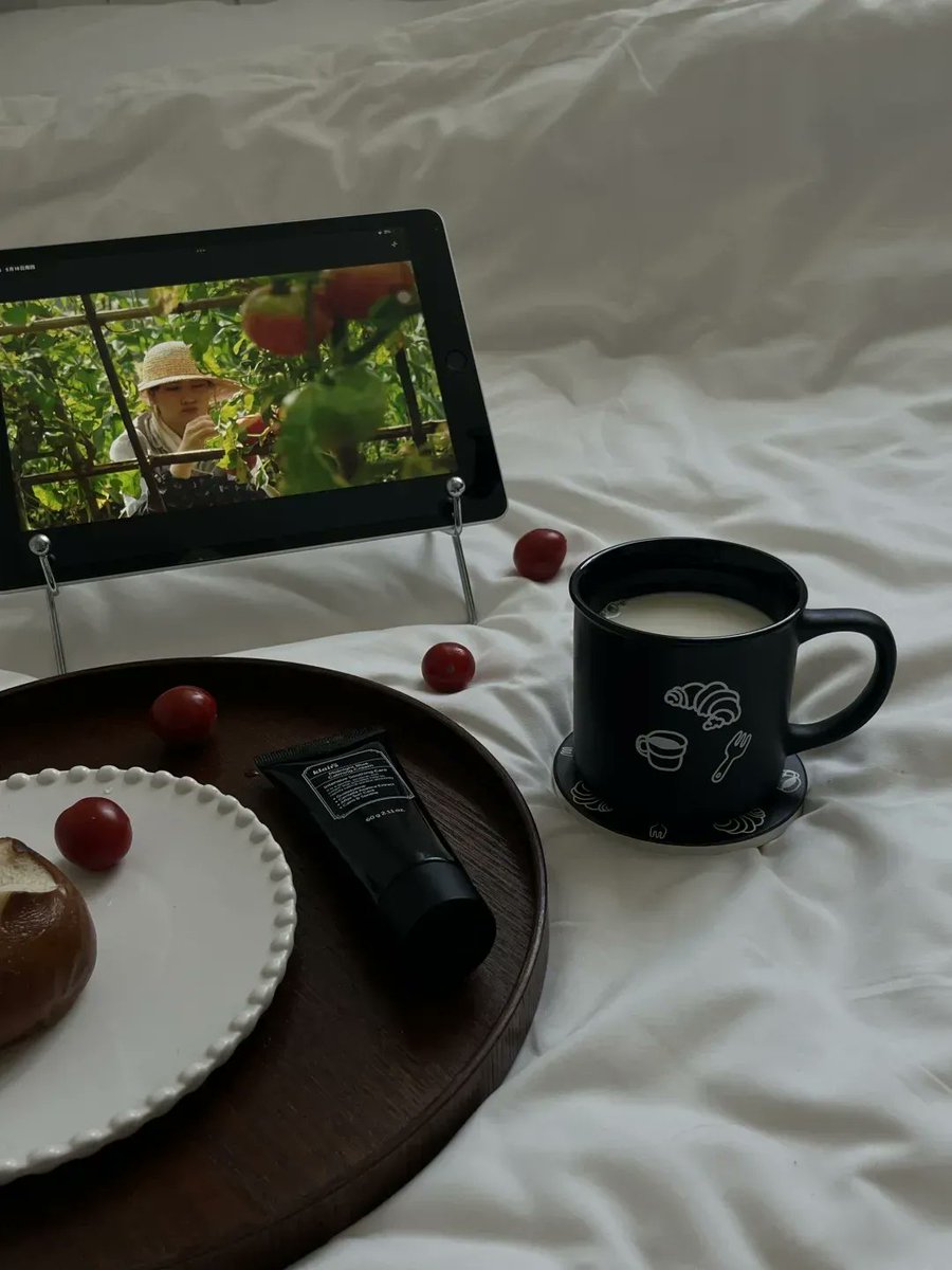 shintarf06's tweet photo. Adjusting to a new sleep schedule Start with 15 mins earlier bedtime daily, ditch screens 1hr pre-sleep, and sip warm milk—small steps beat chaos for better rest!， https://t.co/CPKlpgxeWC