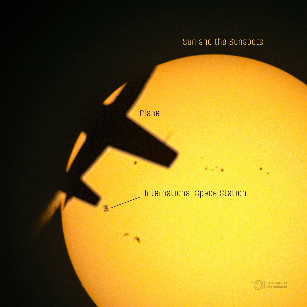 ovipaufar's tweet photo. Chance Triple Alignment: Plane, Space Station, Sun
https://t.co/hf6yNXpedf https://t.co/EZzJ6CyUcu