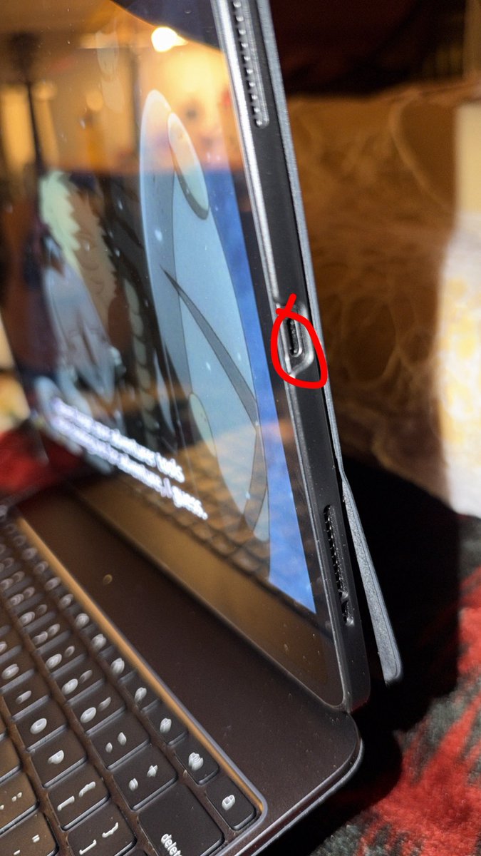 evapporated3's tweet photo. bruh i deadass scratched my aluminum ipad m5 on fucking air dawg. pissed me off so bad. and ive dropped my 15 pro max over 500 times since ive had it and my shit is premium flawless. titanium is such a better material but my god my 15 overheats so much. thats the only downfall.. https://t.co/8pjUw57dah