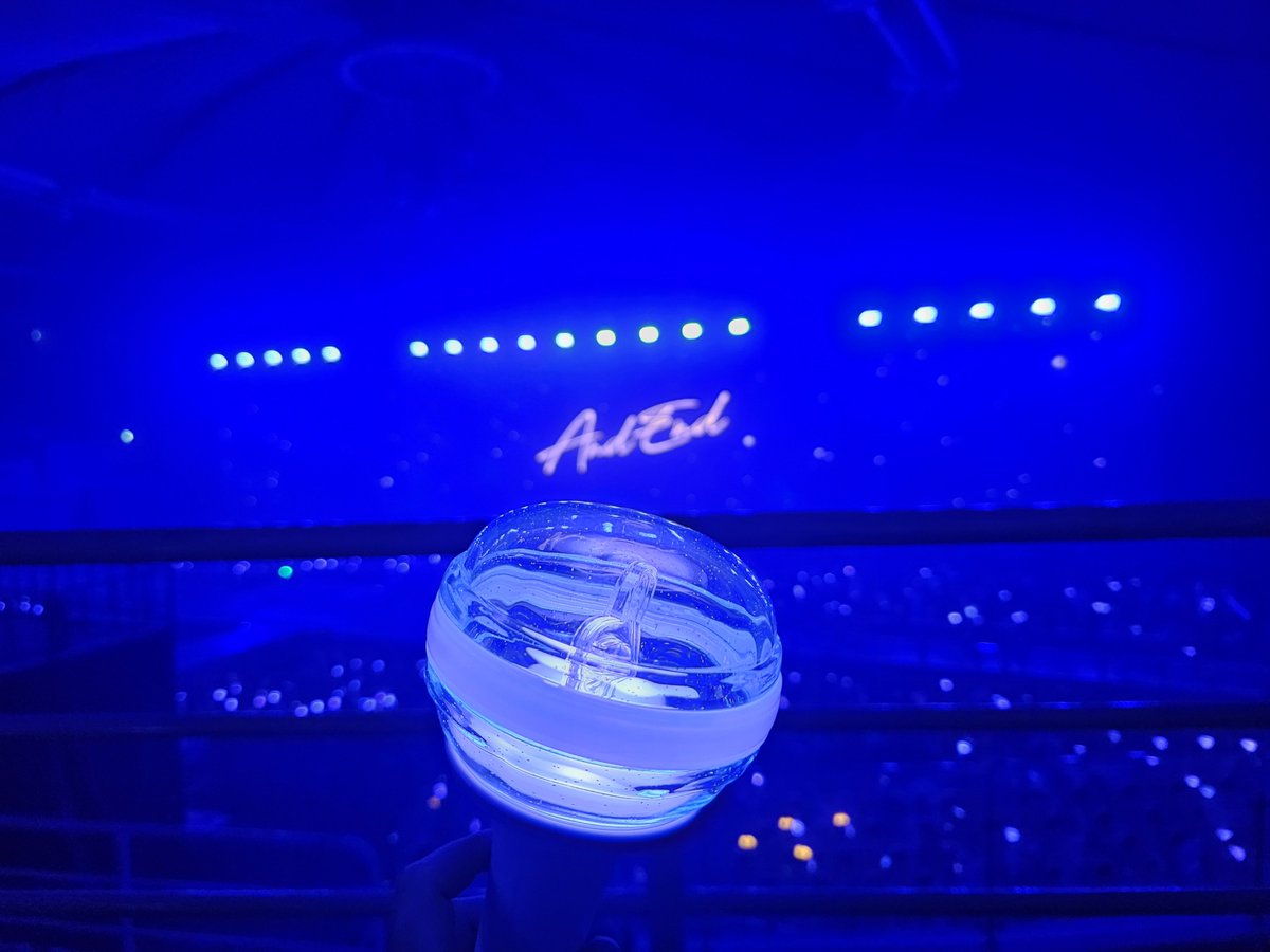 pysh25's tweet photo. 어느겨울부터시작이
이제는따뜻한겨울을 보낸다
노래로 정말많은위로 받고
영하날씨에도 퇴근길을 보게되고
팝업에서 만난 덕메도 생겼다
성인되어서 친구를사귄다는건 
정말 귀한인연이고
그게 이창섭덕분이야👍
앞으로도 예지앞사합니다💓

#창섭과짱친의계절 https://t.co/pOoYCAq4E7