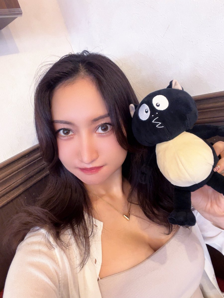 ElliePuroresu's tweet photo. 新規の方へ🩷
初めまして！！🫧
日高蘭と申しますっ！
人見知りがえげつないENFPです💚😂

狂おしいほどの猫好き🐈‍⬛

癒し系キャラクター(特にゲゲゲの鬼太郎)
JUMPアニメとお笑いとプロレスが大好きです！！！

目つきが悪いところが長所でも短所でもあります🫡
詳しいプロフィールはこちらまで⬇️
https://t.co/DfYsaGcgi8

インスタもフォローしてね🫶💞