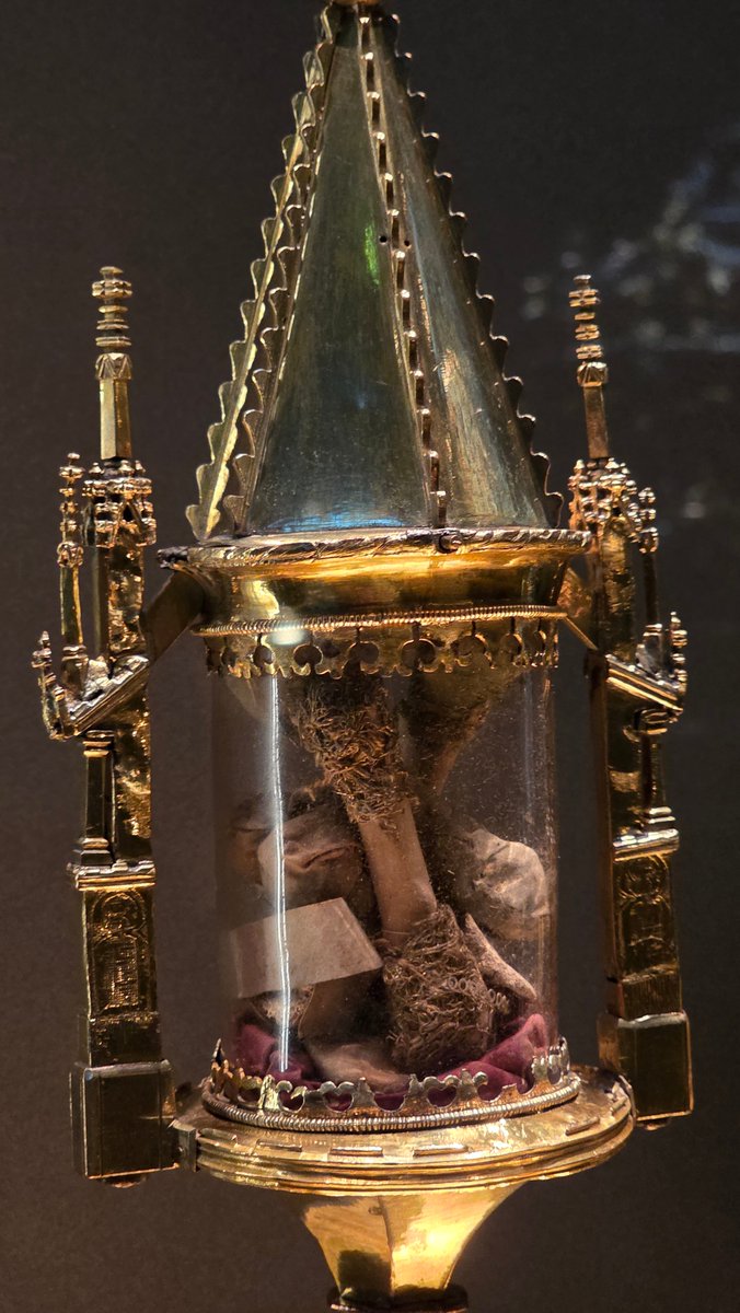 CneqTravel's tweet photo. Various reliquaries and artifacts in the Cologne Cathedral Treasury https://t.co/LfBvZ1csAQ