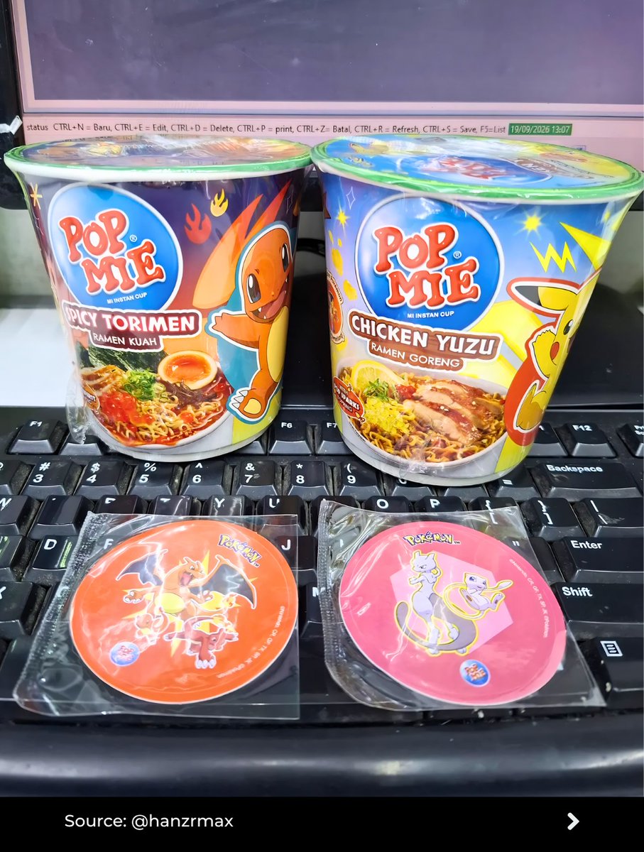 athya_ps's tweet photo. Pop Mie kolaborasi bareng Pokémon! ⚡ Varian ramen Spicy Torimen sama Chicken Yuzu-nya wajib dicoba, plus dapet hadiah collectible Pokémon di tiap kemasan. Fans Pokémon gak boleh sampai kelewatan sih. https://t.co/zgndCQEcs4
