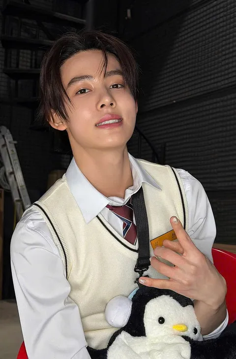 Trangvlxn's tweet photo. @SEONGHYEONINA @eomlandvnfp Watching our wonderful EOMUSE command the stage today is pure bliss! Your powerful EOMPACT makes every single EOMSEAN so thrilled. You handle the spotlight with such elegance!

MC EOM TAKES OVER

#SEONGHYEONonAir
#ソンヒョン大活躍
#SEONGHYEON #성현 https://t.co/sy4U9aZGKL