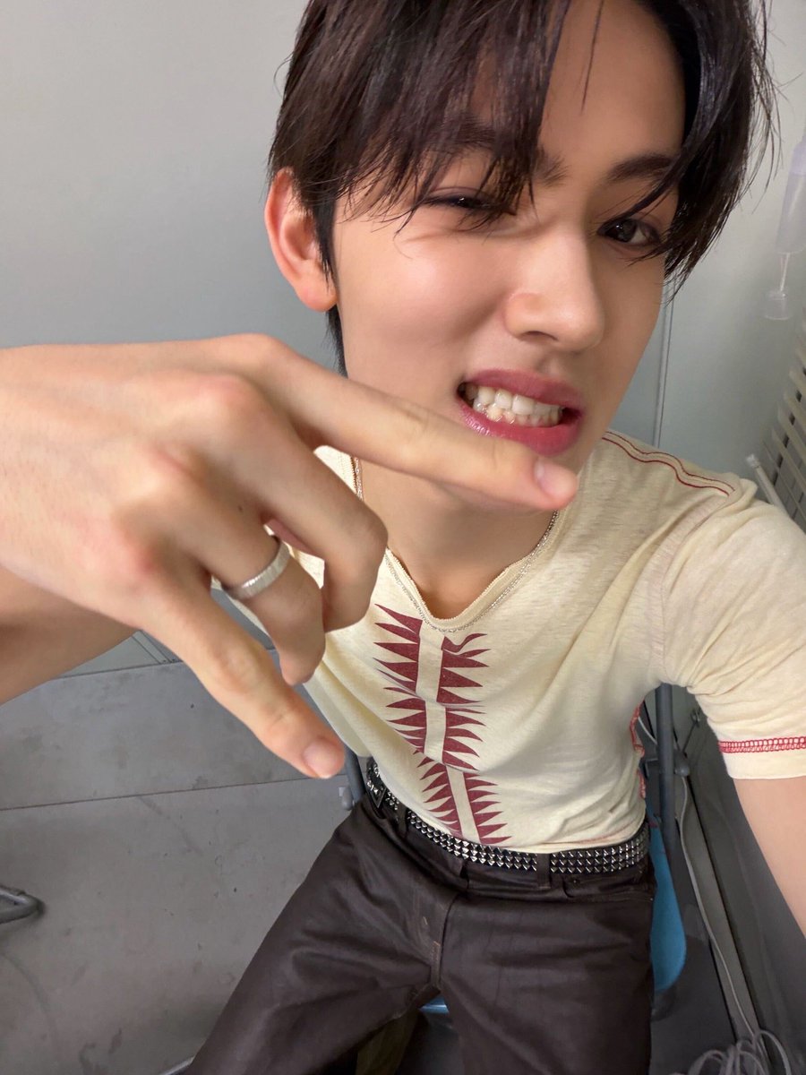 uqilnhh_esh's tweet photo. @eomlandvnfp Watching our favorite EOMUSE shine so bright fills us with joy! The powerful EOMPACT you deliver today makes every EOMSEAN smile with endless pride. You handle every moment with perfection!

MC EOM TAKES OVER

#SEONGHYEONonAir

#ソンヒョン大活躍

#SEONGHYEON #성현 https://t.co/LaSpD9b0N0