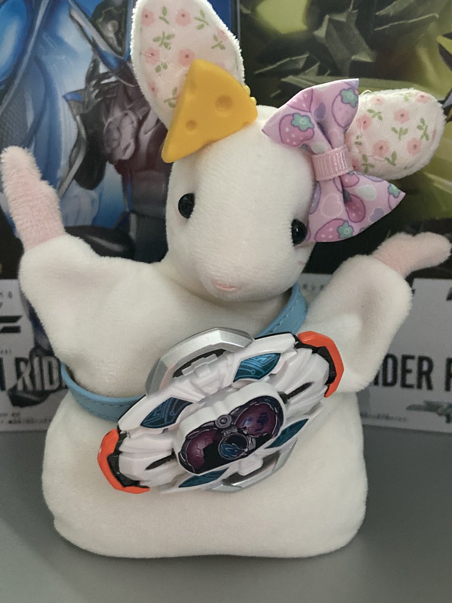 HuginMu05218171's tweet photo. ねずみ用���ベルトをガチャしてきました。装備品が多い https://t.co/7dSfzOblbP