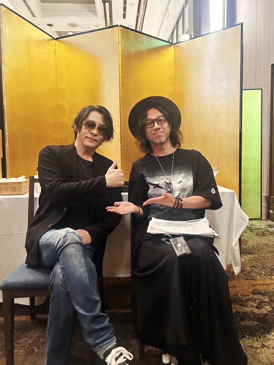 joeyokomizo_'s tweet photo. LUNA SEA熊本公演、アフターミーティングのインタビューを担当させていただきました🫡
ライブ、もちろん全てが最幸だったわけですが、RYUICHIさんの「TONIGHT」のボーカルが無茶苦茶ROCKで完璧にヤラレました🔥
アフターミーティングの舞台袖でパチリ✌
#lunasea
#ryuichi 
#河村隆一 https://t.co/94dK3Gjm9e