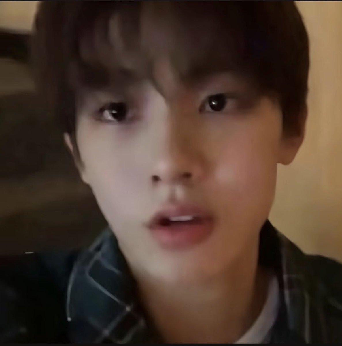 Longyangooha's tweet photo. @liccccww99310 Seonghyeon proves he owns the microphone just like the performance stage, EOMSEAN glows in his facial expressions, EOMPACT touches casual Japanese viewers, and quiet EOMUSE wins plenty of new attention.

MC EOM TAKES OVER

#SEONGHYEONonAir
#ソンヒョン大活躍
#SEONGHYEON #성현 https://t.co/plOfH3UIdB