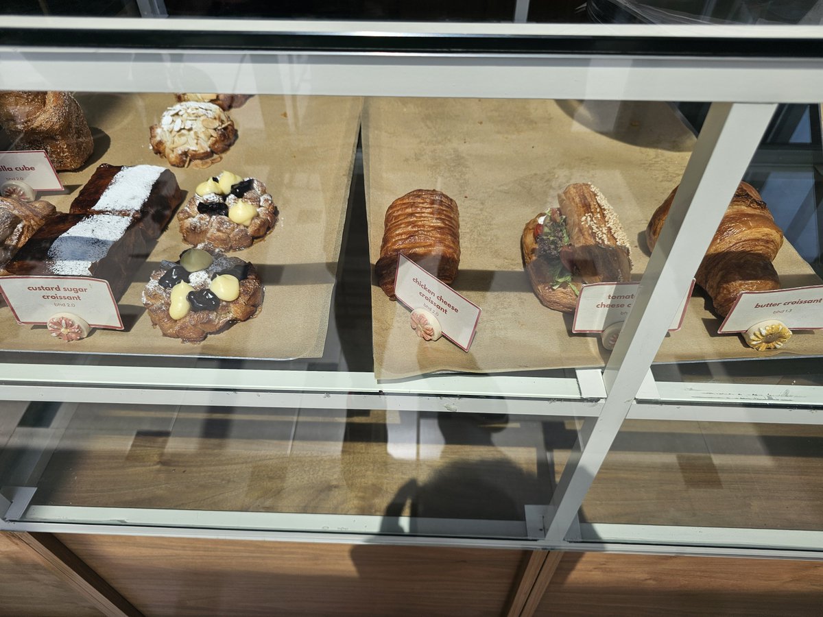 tjarb_z's tweet photo. Nook bakehouse

محل مخبوزات رائع👌
المنتجات  كانت شبه منتهيه ولم يبقى الا القليل كانت جبنة الفيتا حلوة
الاسعار مقابل الجودة و الكمية 💯
العاملين متعاونين ويقدمون افضل خدمة🌹

#البحرين

https://t.co/zqkQr6xpnt https://t.co/pgYejMh3Tb